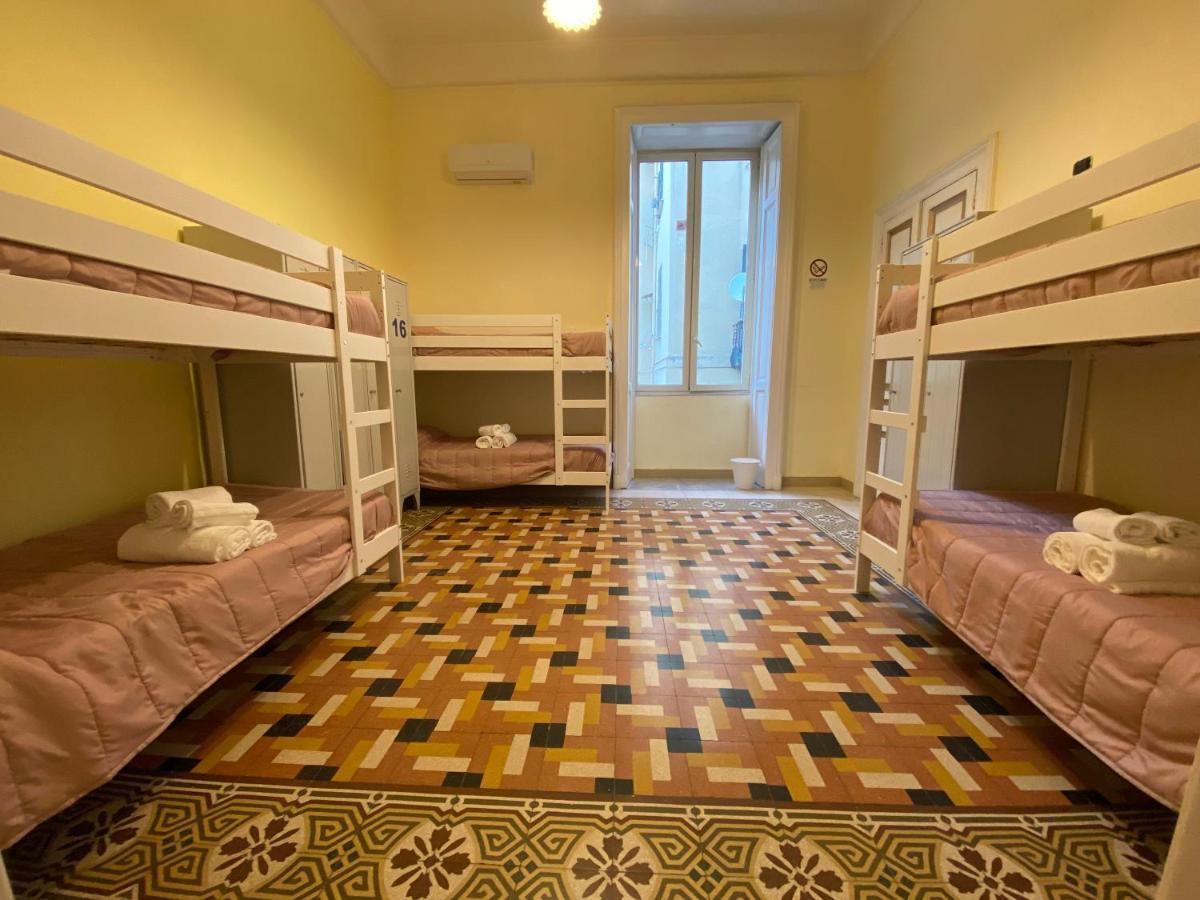 A I R H1O Hostel Nápoly Kültér fotó